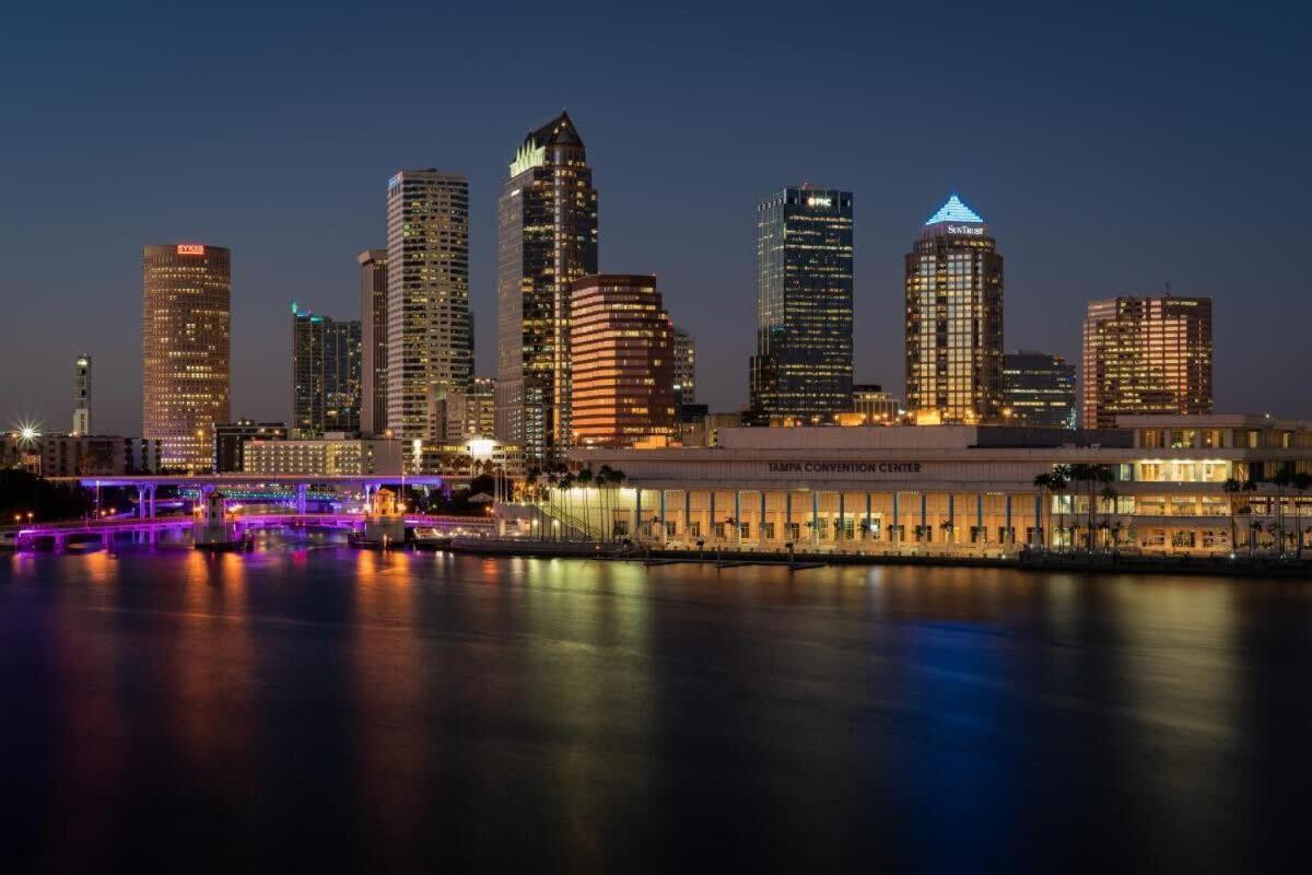 Budget Friendly Sleeps 8 Discounts Available Tampa Exterior foto