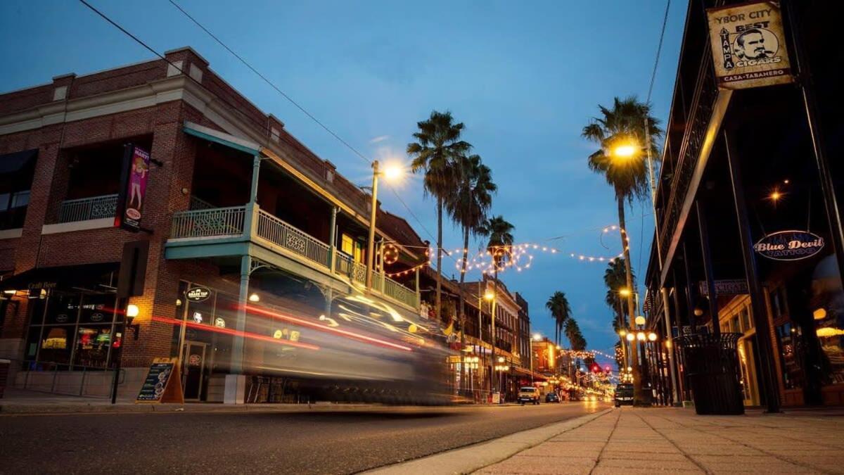 Budget Friendly Sleeps 8 Discounts Available Tampa Exterior foto