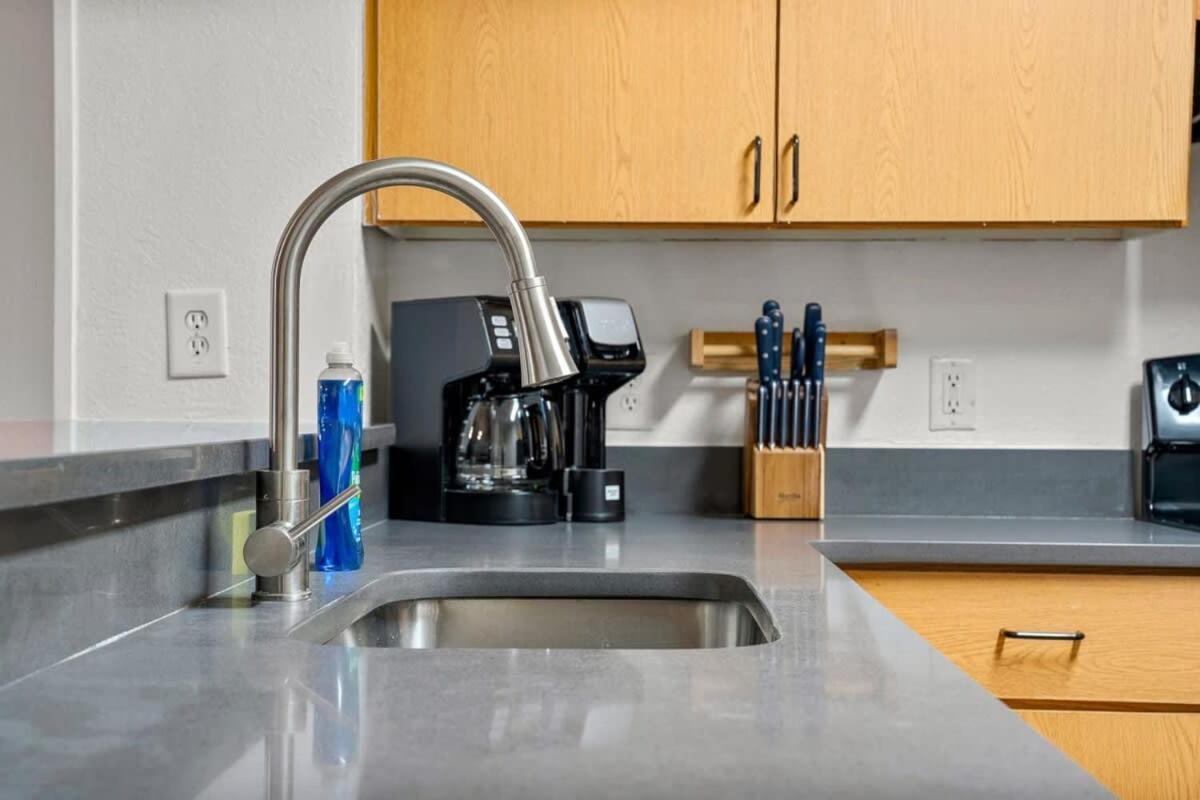 Budget Friendly Sleeps 8 Discounts Available Tampa Exterior foto
